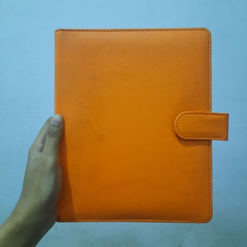 

BUY 1 GET 1 Binder Kulit Sintetis Cuci Gudang