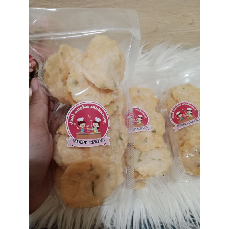 

Kripik Tepung Bawang, renyah, gurih
