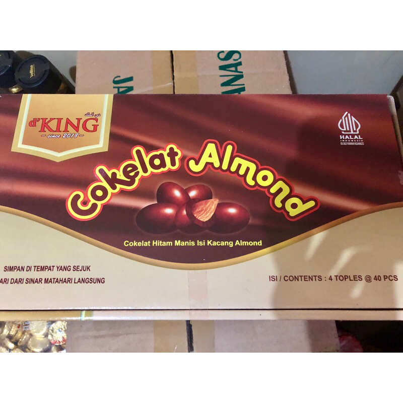 

Cokelat Almond d’King cokelat Musdalifah 1 box isi 4 toples [ready]