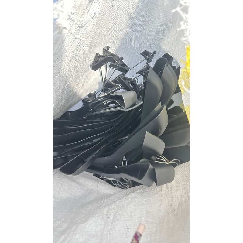 Hanger Baju dan Celana Dijual 1 Karung / Semuanya (bekas)