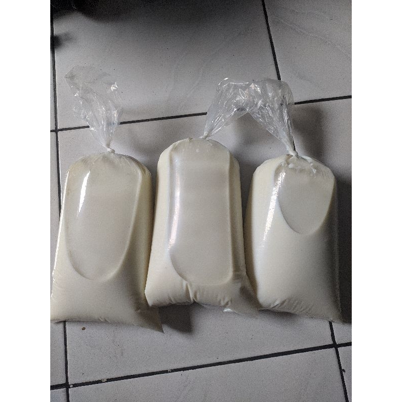 

Susu Segar dari sapi perah 1lt