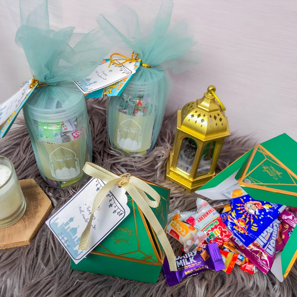 

Ruellia Hampers | Free Gift | Hampers Kue Lebaran | Hampers idul fitri