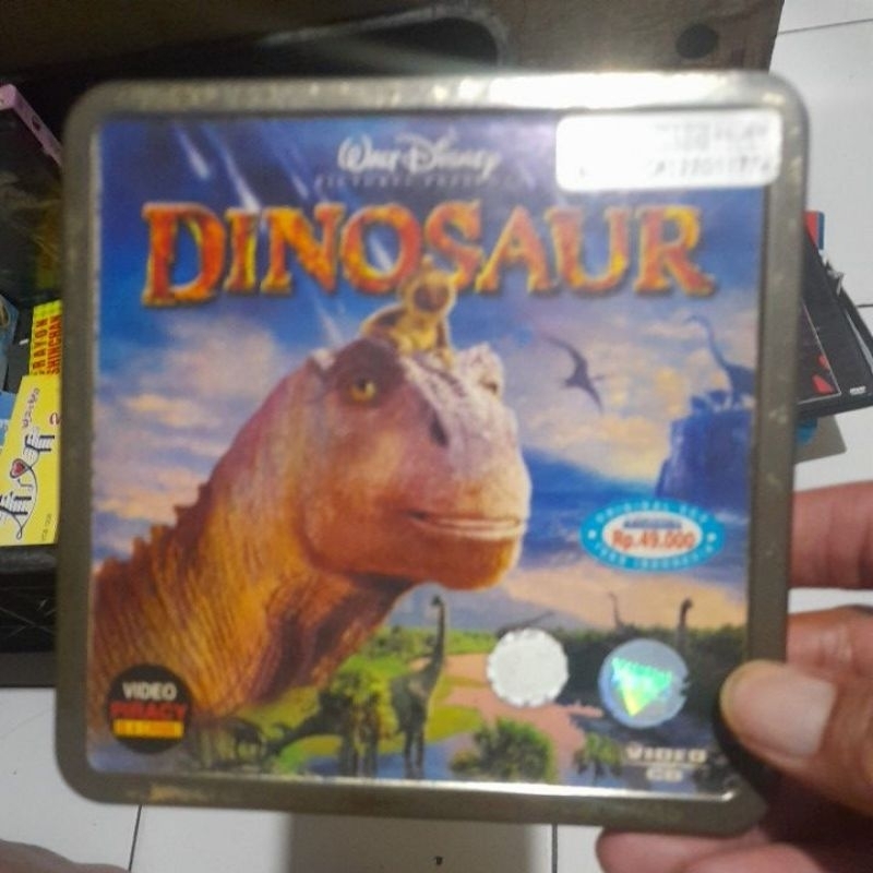 vcd original box kaleng disney dinosaur bagus
