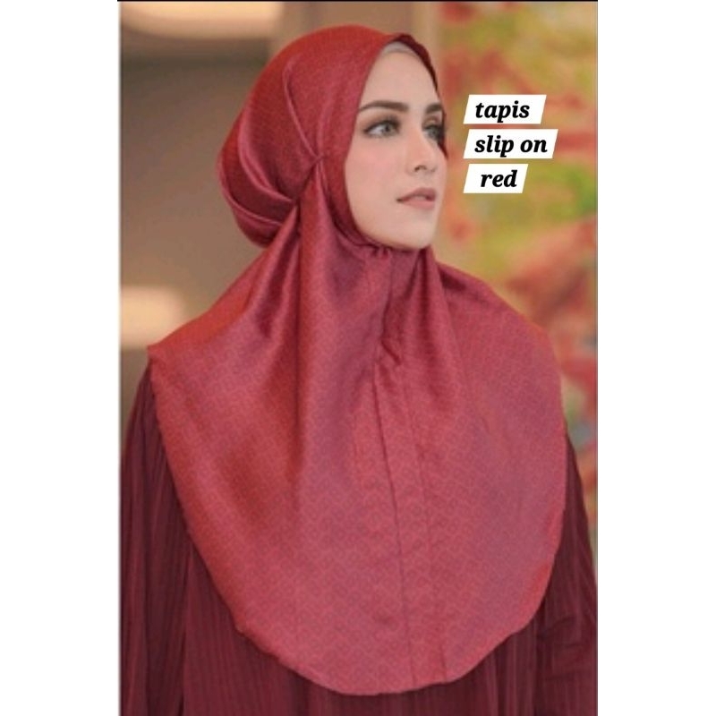 RED Tapis slip on Buttonscarves new