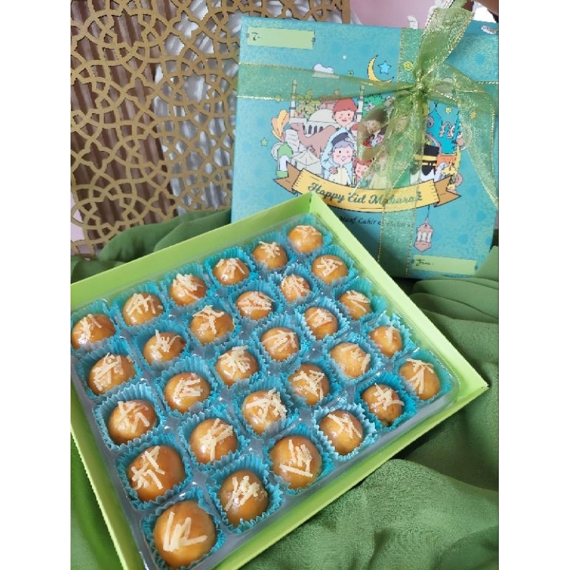 

Nastar Keju Box