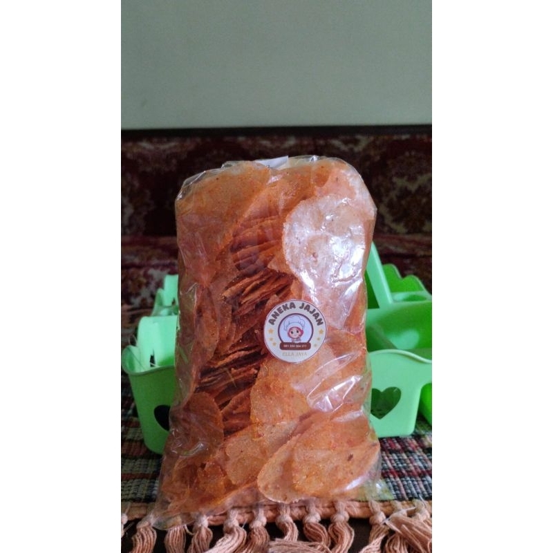 

Jajan Kiloan Kripik Kaca Pedas Daun Jeruk