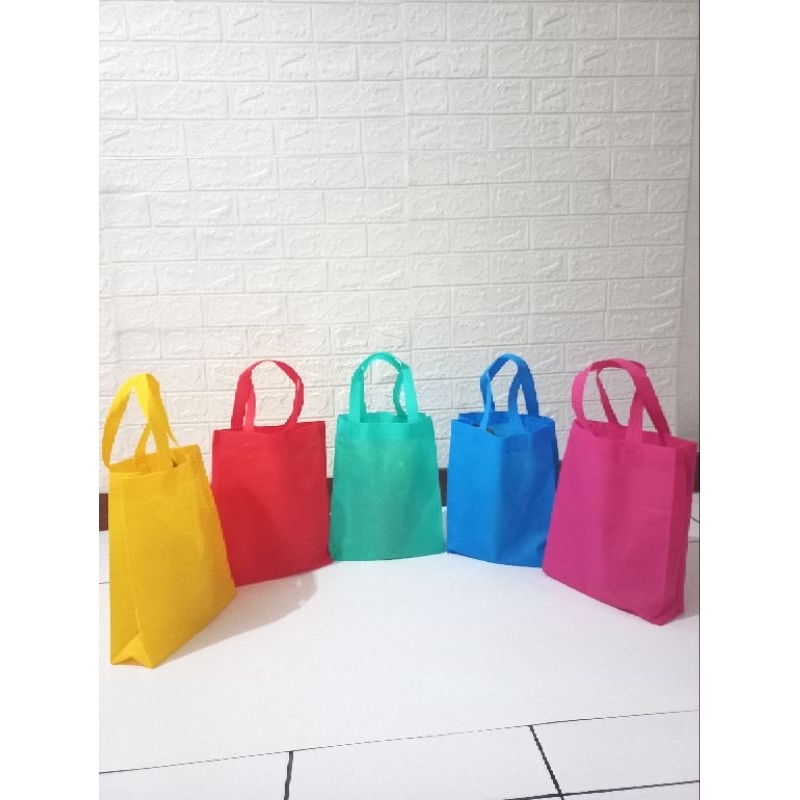 

TAS GOODIE SOUVENIR SPUNBOND STANDING HANDLE BAG 25×35×8 KETEBALAN 75 GSM