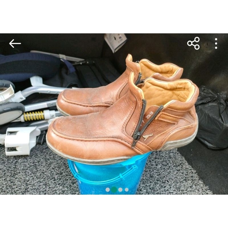 SEPATU KANGAROO KULIT