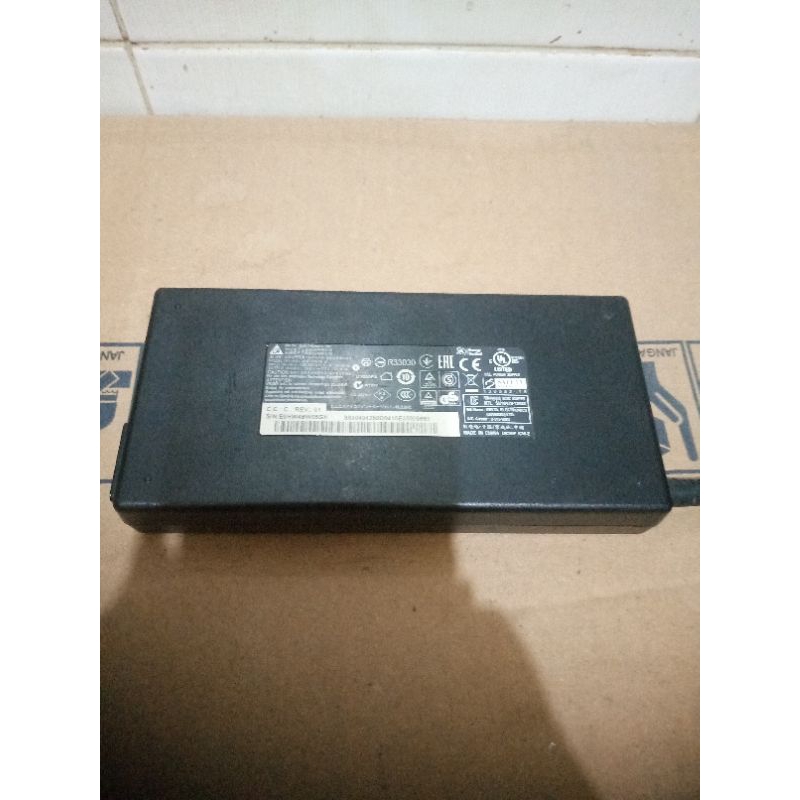 adaptor charger bekas original bawaan Laptop MSI Gaming GE62 6QFMSI GS60 Ghost Pro-064 MSI  GF62 7RE