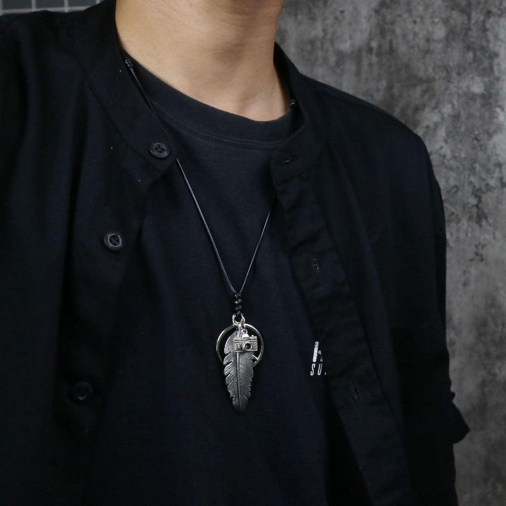 Kalung Pria Keren Liontin Bulu Titanium Silver Tali Korea Simple Minimalis Unisex Adjustable Premium