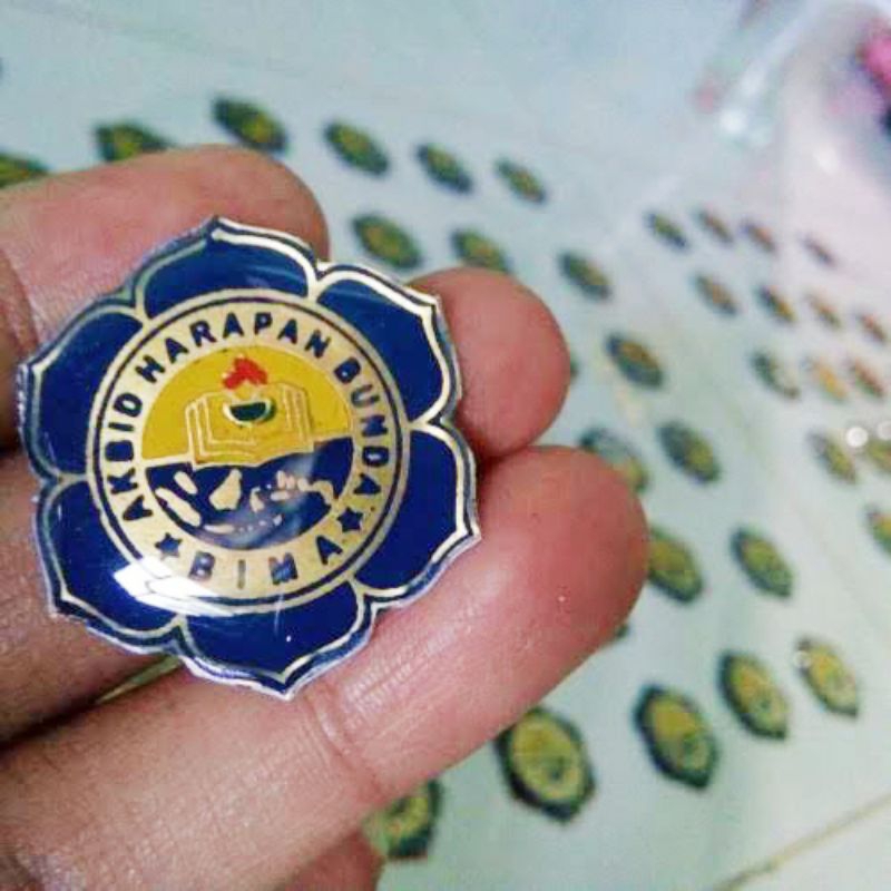 pin logo Kuningan resin magnet / peniti
