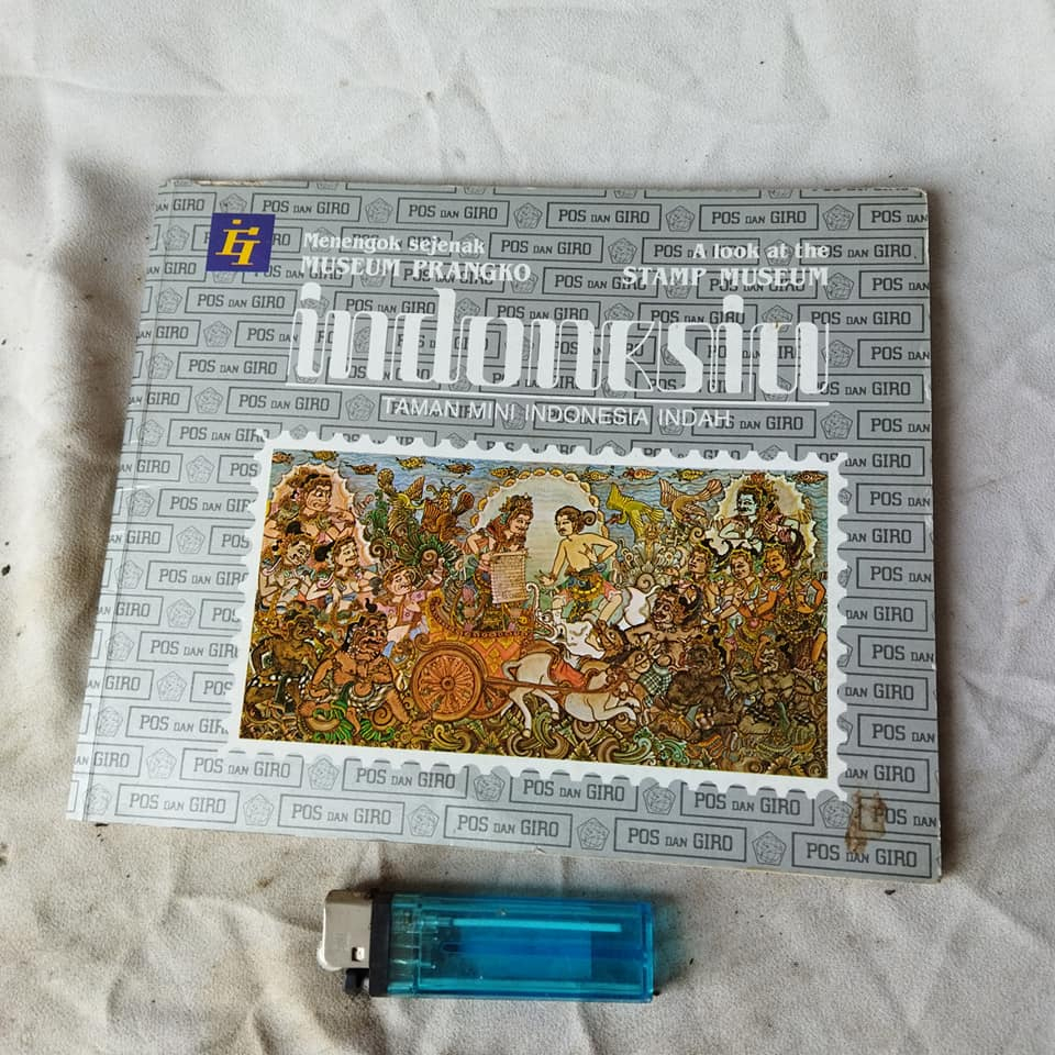 

Vintage 1983 Buku Menengok Sejenak Museum Prangko Indonesia TMII