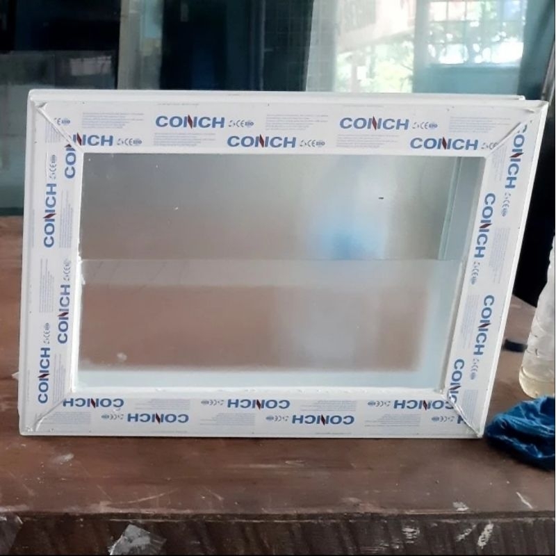 Jendela Kaca Salam kaca buram