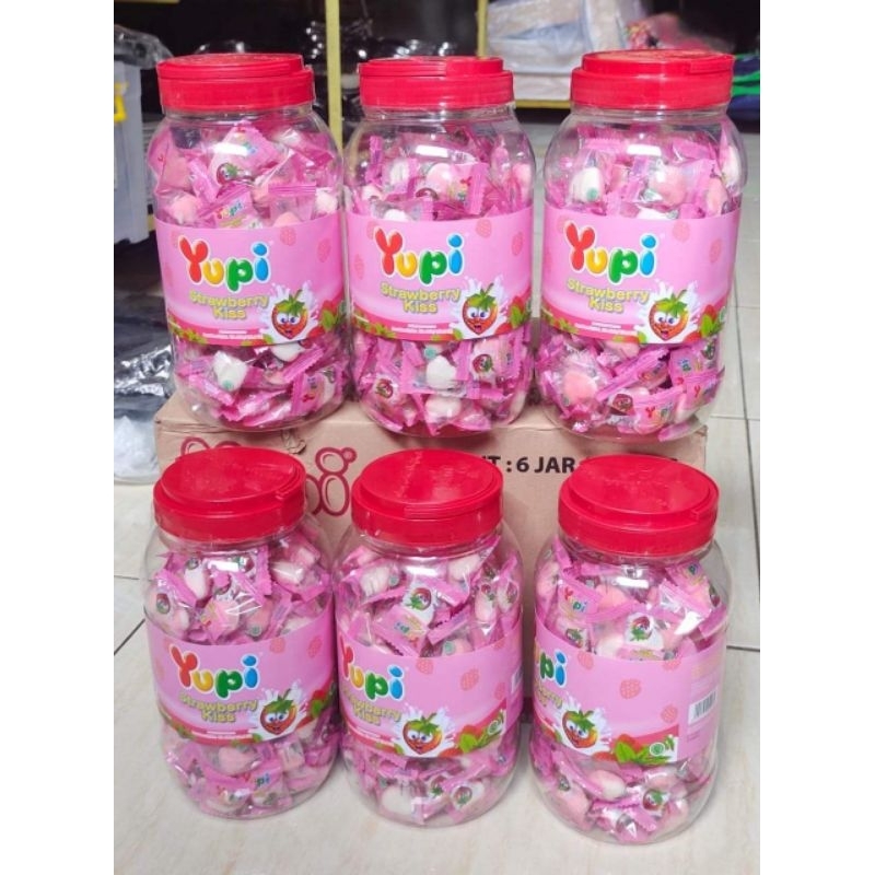 

YUPI STRAWBERRY KISS TOPLES