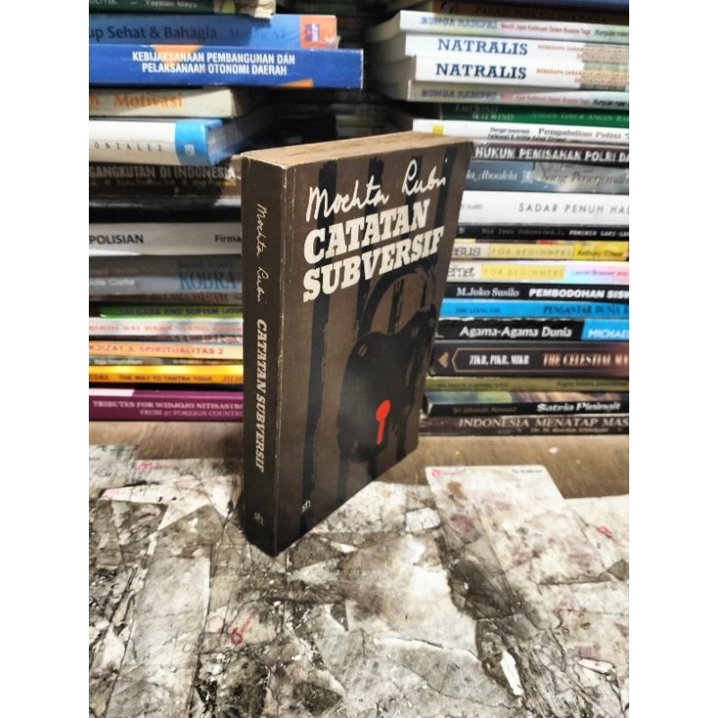 CATATAN SUBVERSIF by Mochtar Lubis