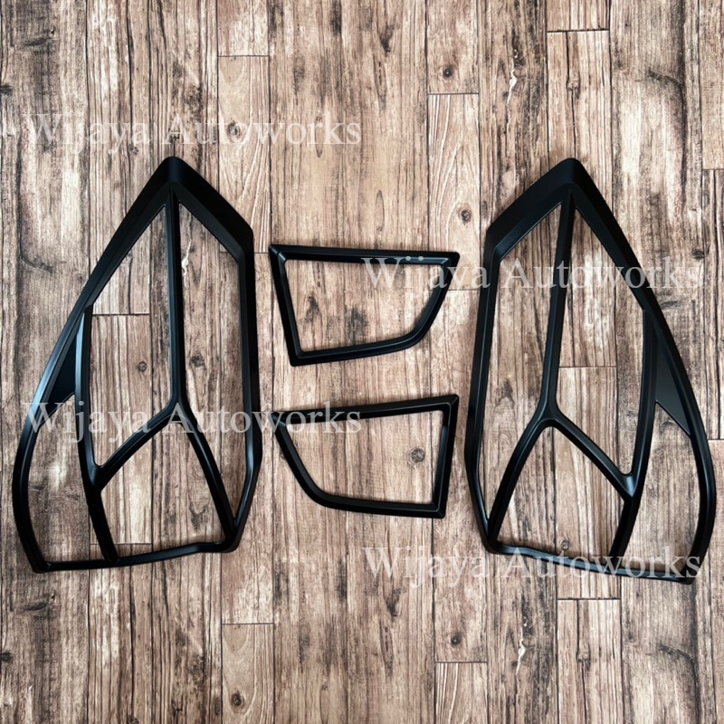 Garnish Lampu Belakang Mobilio Old Lama 2013-2016 Hitam