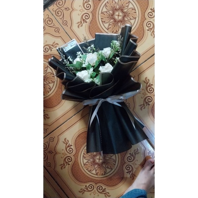 buket mawar putih