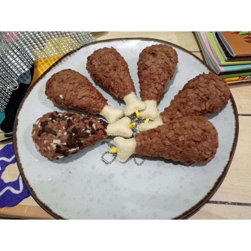 gantungan replika ayam goreng paha