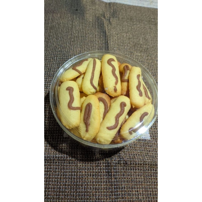 

*kue_kering_lidah_kucing*