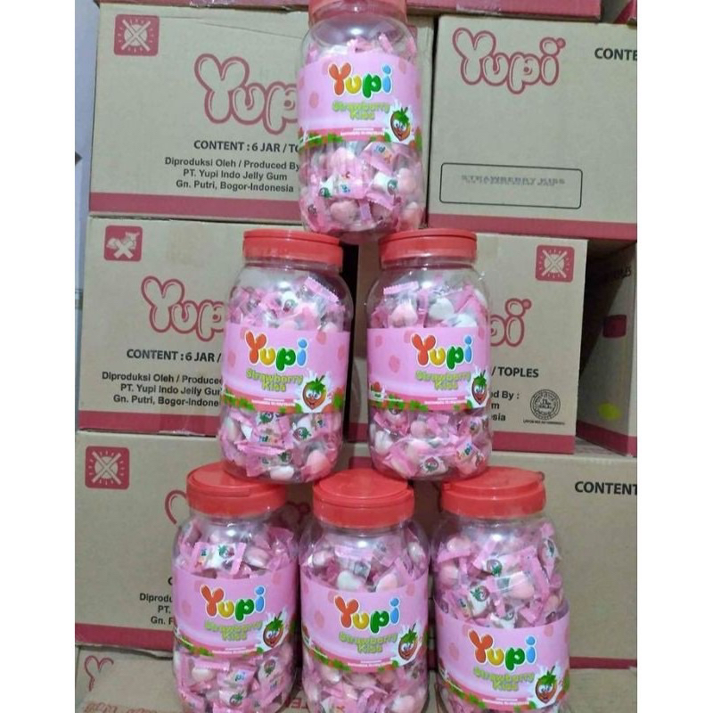 

PERMEN YUPI STAWBERRY KISS KEMASAN TOPLES 300GRAM EXP 2026