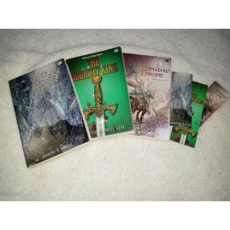 The Ascendance Series/Trilogi Tahta (The False prince/pangeran palsu, The Runaway king (raja yang mi