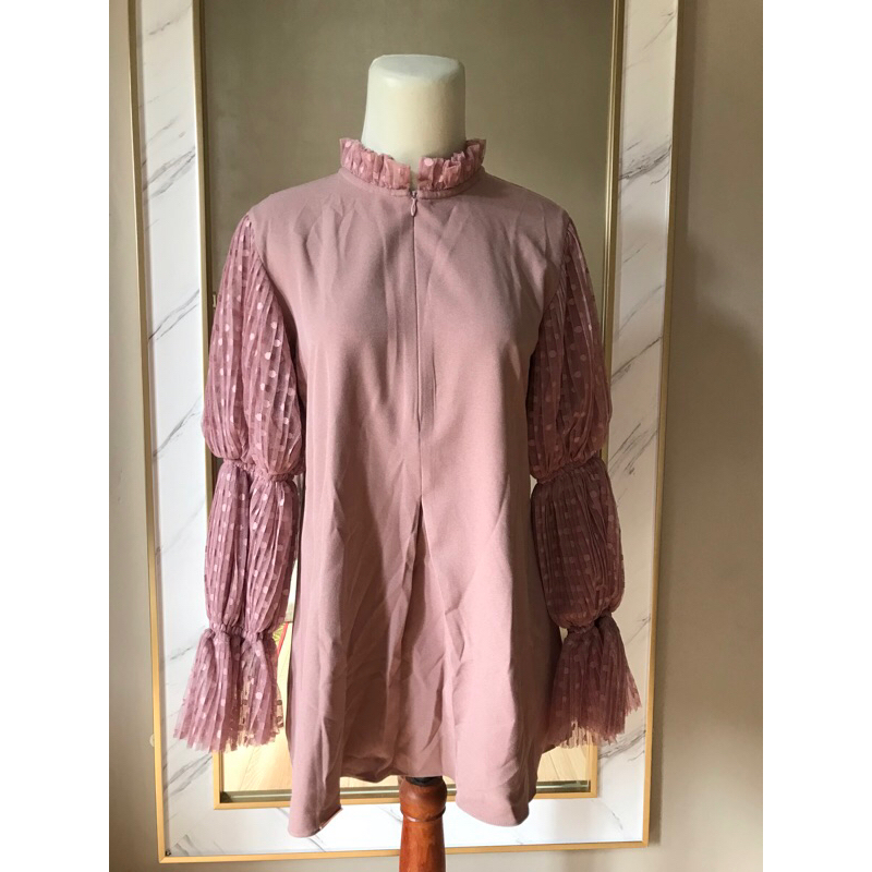 Queen Blouse Wearing Klamby