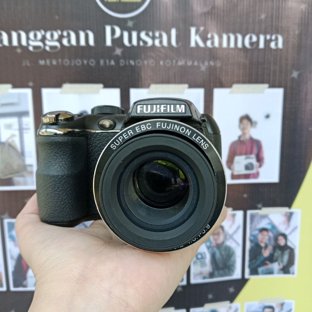 FUJIFILM FINEPIX S4000 Second ( Kamera Prosummer) Pemula