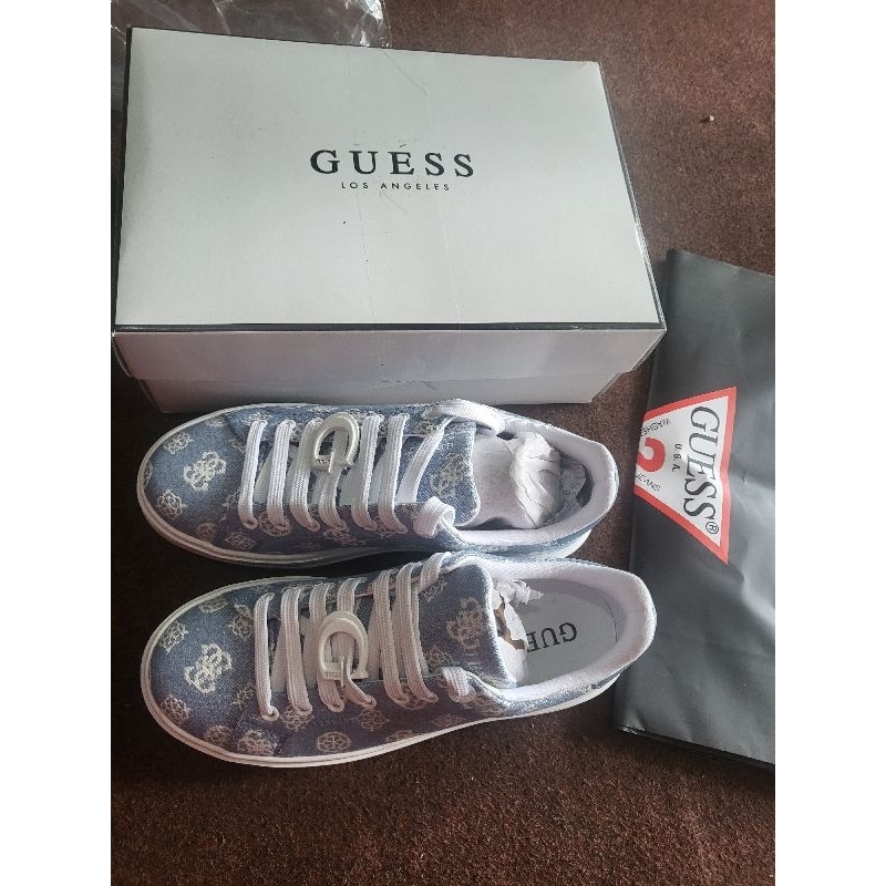 Sepatu GUESS