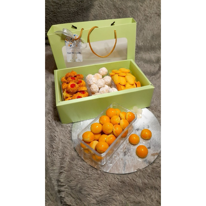 

Extra Packaging Hampers (Isi 2 dan Isi 3 Kue Lebaran)