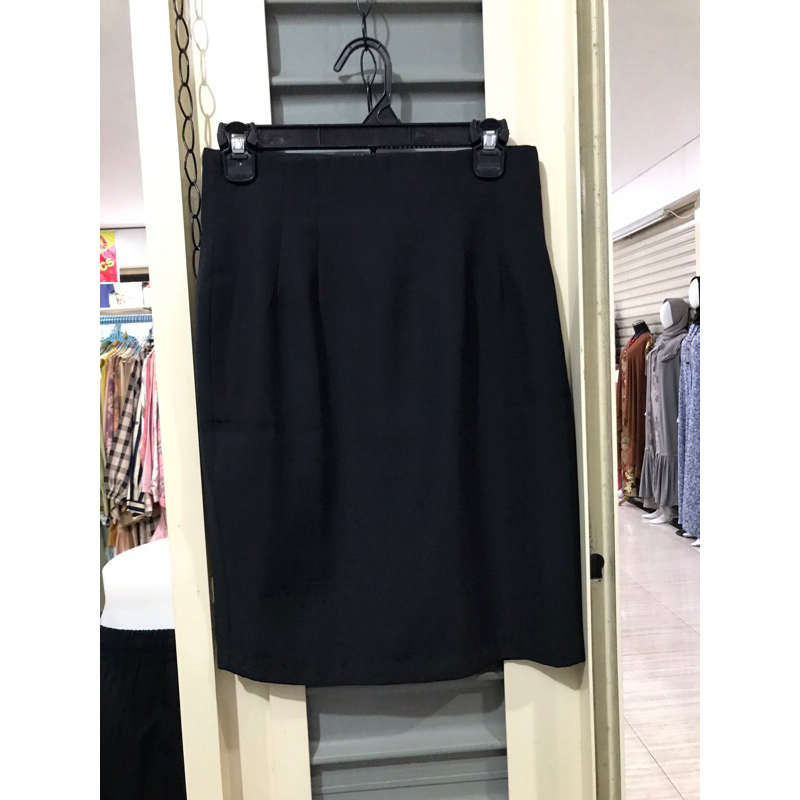 peloved rok hitam/rok hitam preloved/preloved rok pendek/rok pendek preloved