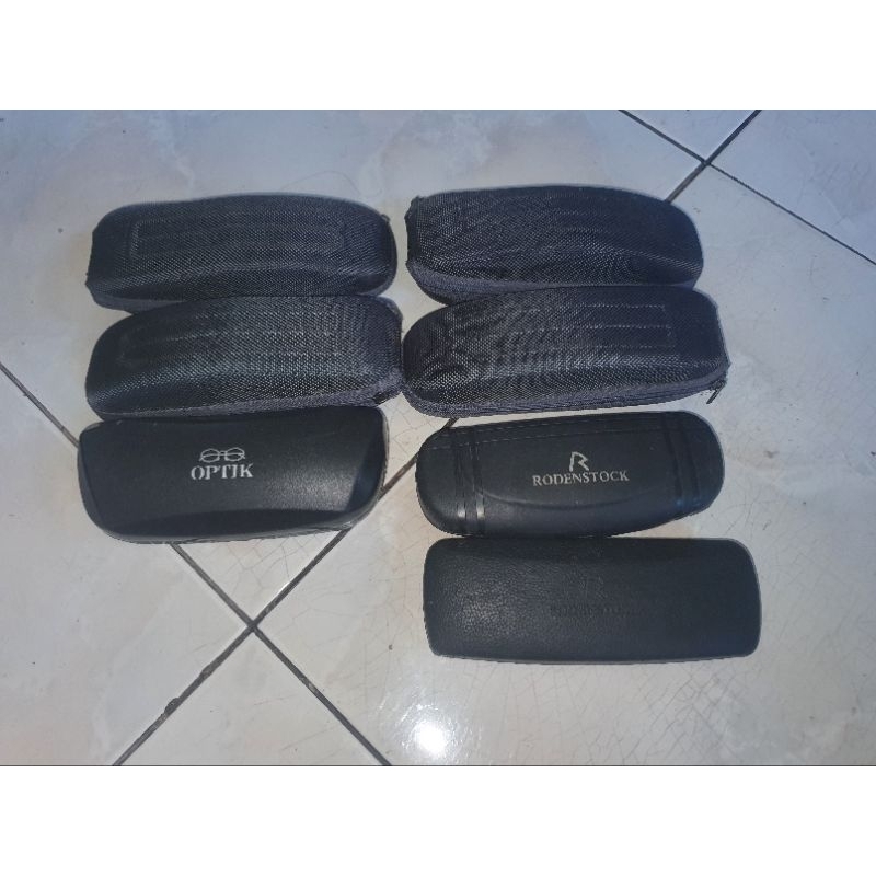 Kotak atau Tempat Kacamata Optik Melawai