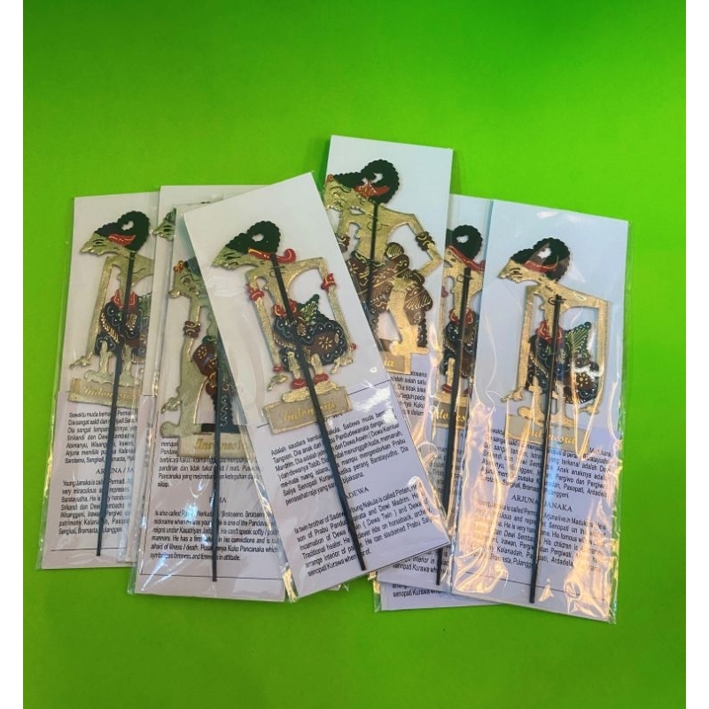 

Souvenir Pembatas Buku Wayang 10 cm | Tulisan Indonesia