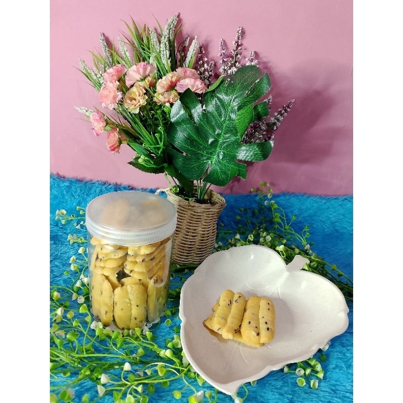 

kue lidah kucing mesess