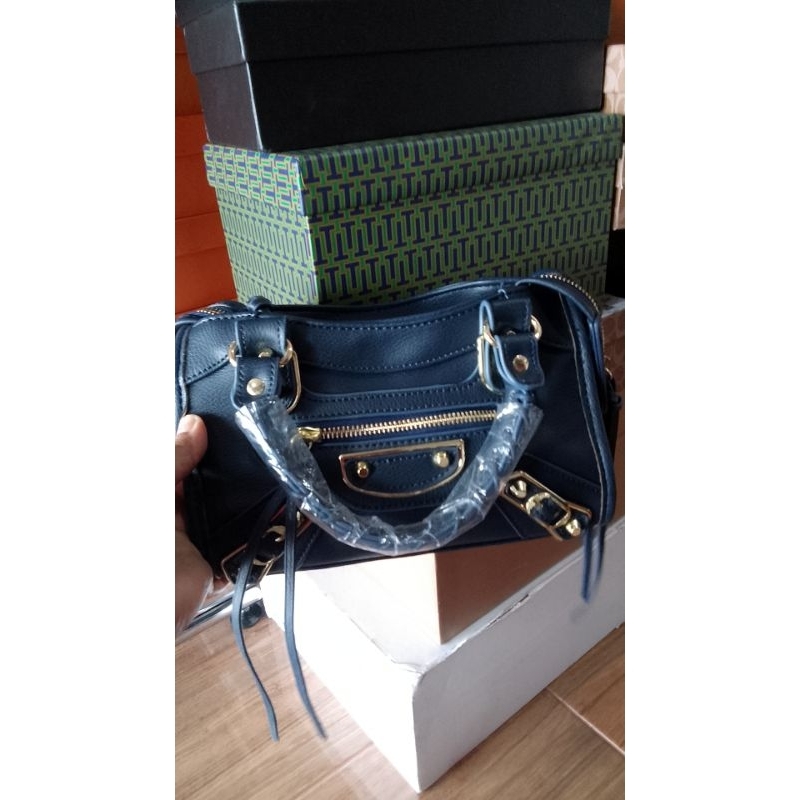 ala balenciaga premium