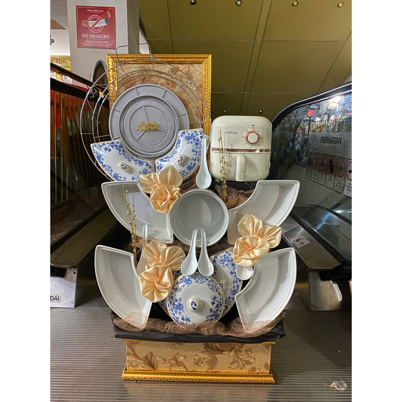 

parcel prasmanan/parcel air payer/parcel pecah belah/parcel hampers lebaran