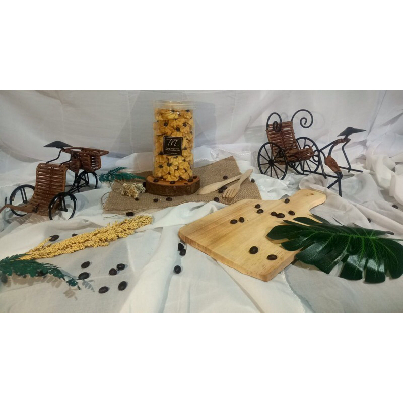 

Classic Royal Dahlia