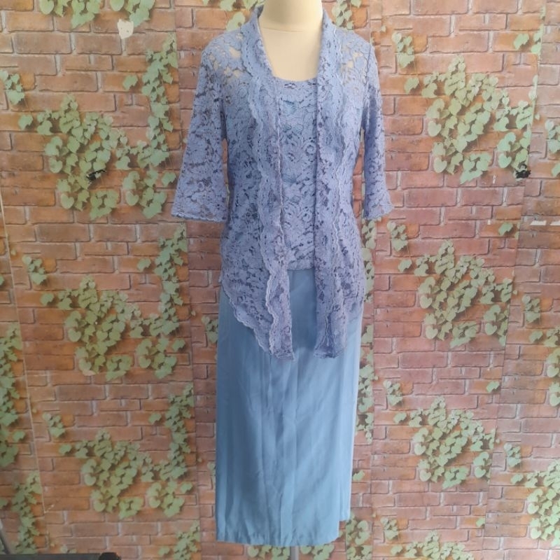 Preloved Set Kebaya brokat kutubaru dan rok bahan  premium hand made  jahit sendiri kondisi 85%
