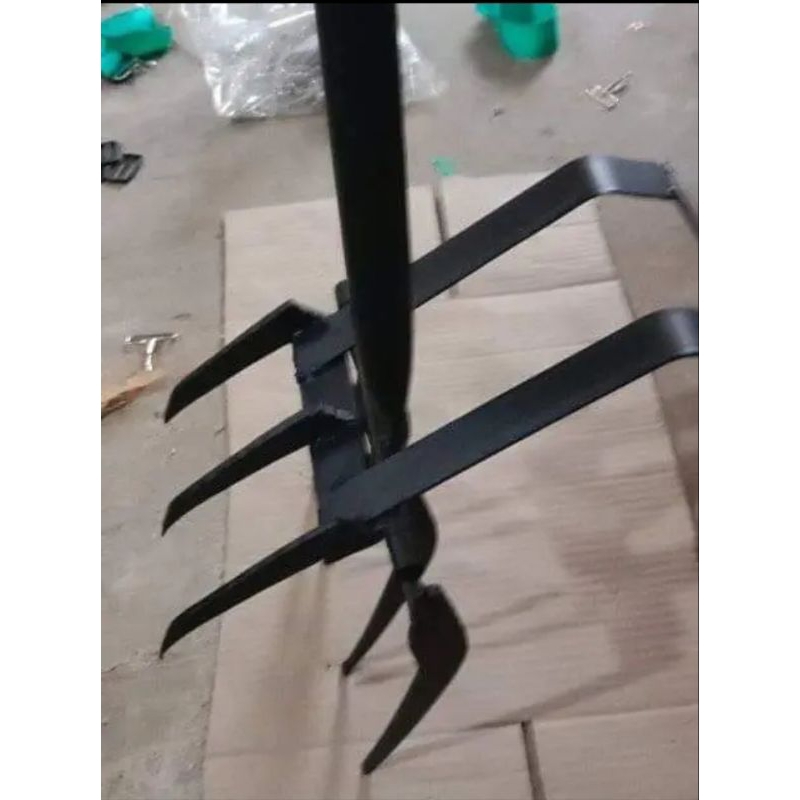 CANGKUL GARPU MODERN