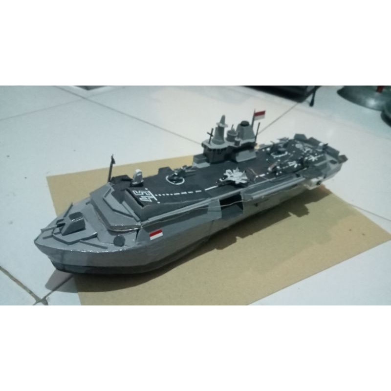 miniatur kapal induk Indonesia