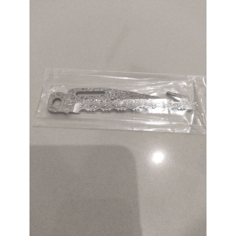 serrated hook VG 10 Leatherman Surge