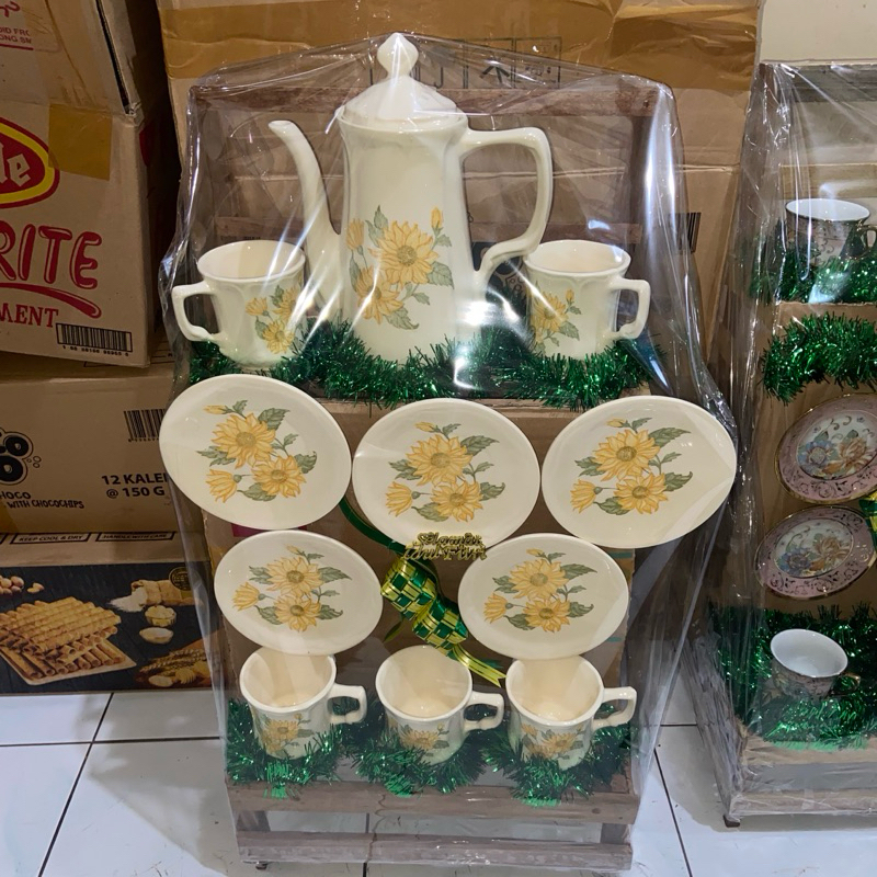 

parcel lebaran/kramik lebaran/kramik teko cangkir