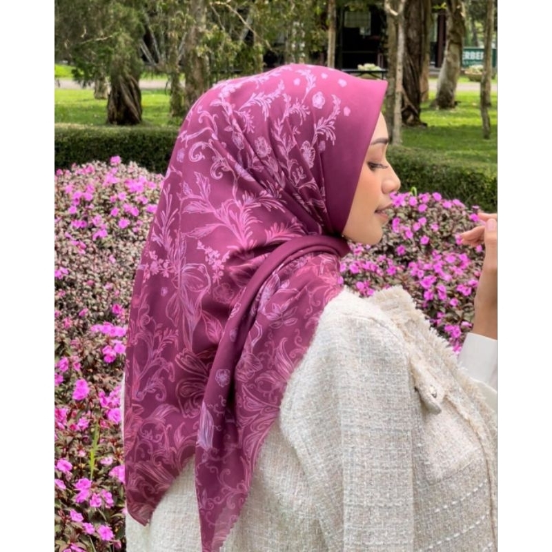 Preloved Vanilla Hijab - Tudejul Scarf - Forever Fuschia