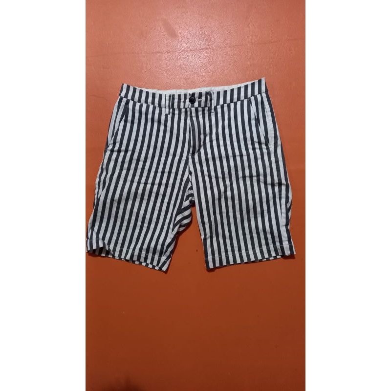 Thrift Celana Pendek Salur TBJ Nearby