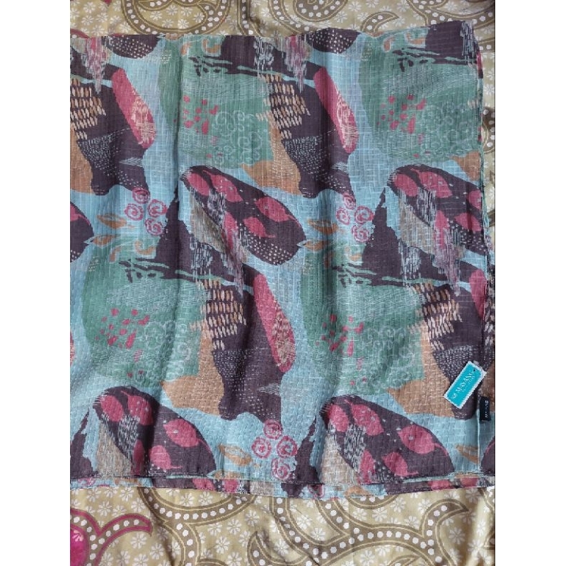 100k dapat 3 jilbab (1 jilbab mayang motif, 1 jilbab saudia rawis hijau, 1 jilbab mayang polos warna