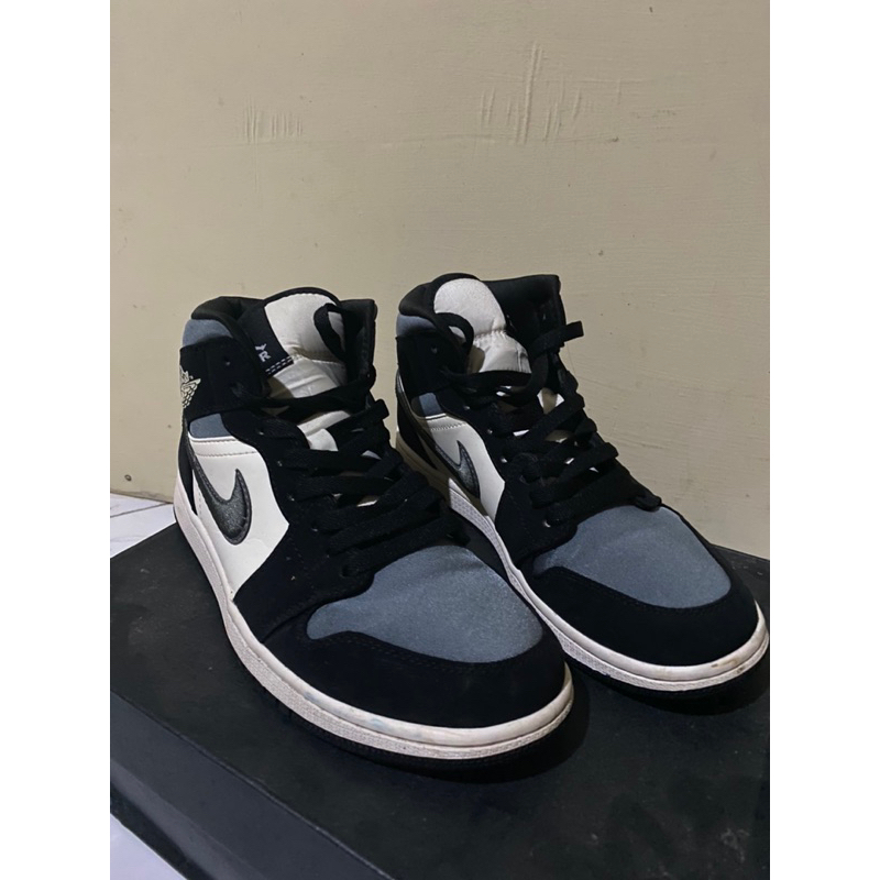 NIKE AIR JORDAN 1 MID SATIN GREY TOE UA