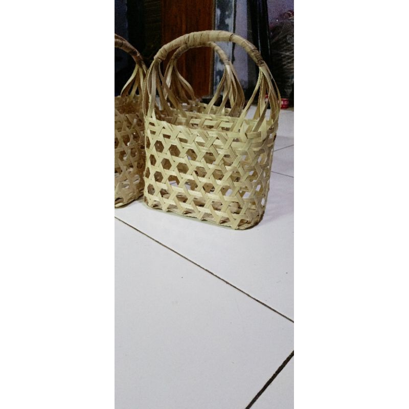 

Kranjang Parcel Lebaran Hampers Ulang Taun Ukuran jumbo, PxLxT 25x10x20