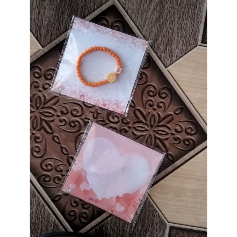 

FREE PLASTIK | BACKGROUND JUALAN | CUSTOM NAMA TOKO | PELAPIS GELANG | PELAPIS JUALAN | UKURAN 8 X 8 cm