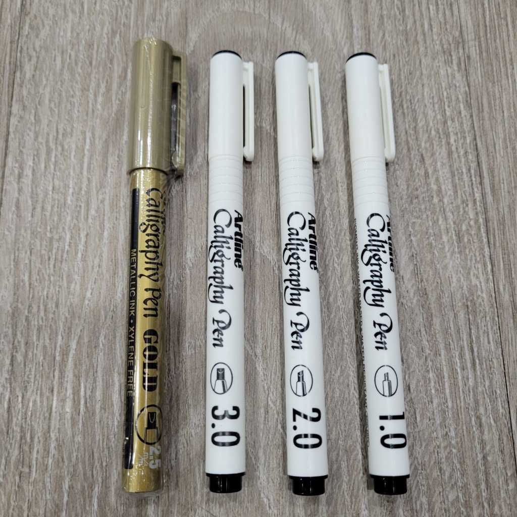 

Pulpen Kaligrafi / Calligraphy Pen Artline Black & Gold