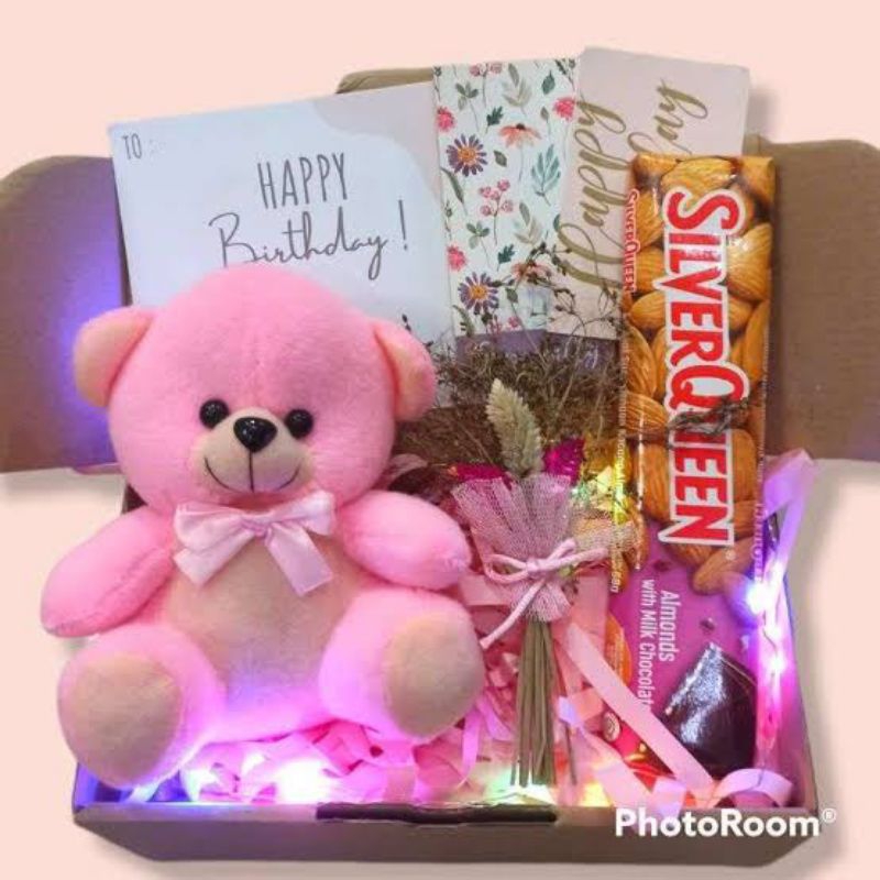 

HAMPERS COKLAT/PARCEL COKLAT/HADIAH WISUDA/GIFT BOX COKLAT/HAMPERS WISUDA/HAMPERS ANNIVERSARY/KADO ULANG TAHUN/BINGKISAN COKLAT/KADO PERNIKAHAN/HAMPERS VALENTINE/HAMPERS ULTAH