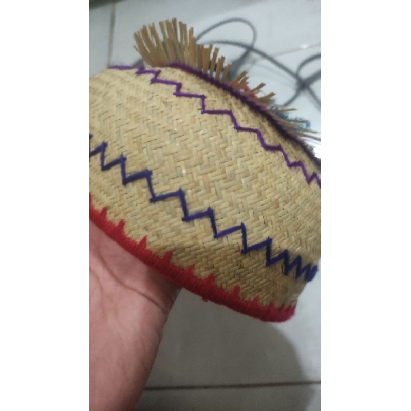 Topi rotan untuk pria